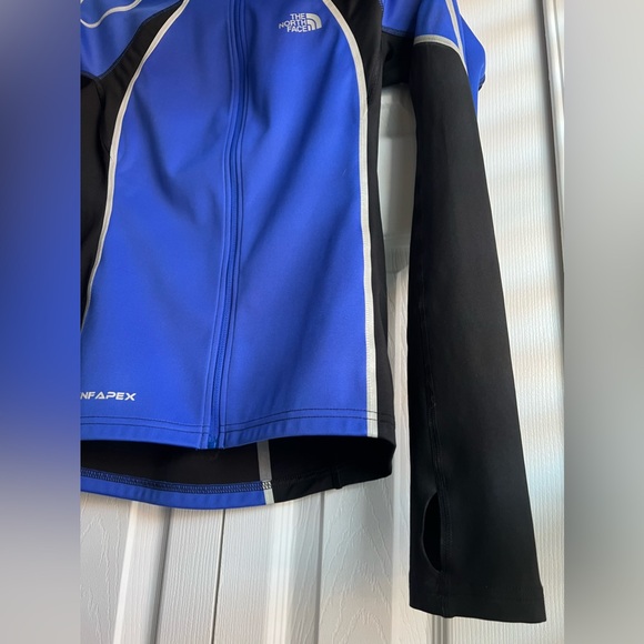 The North Face Women’s jacket, tnf apex - flight series, size small. - Picture 3 of 6